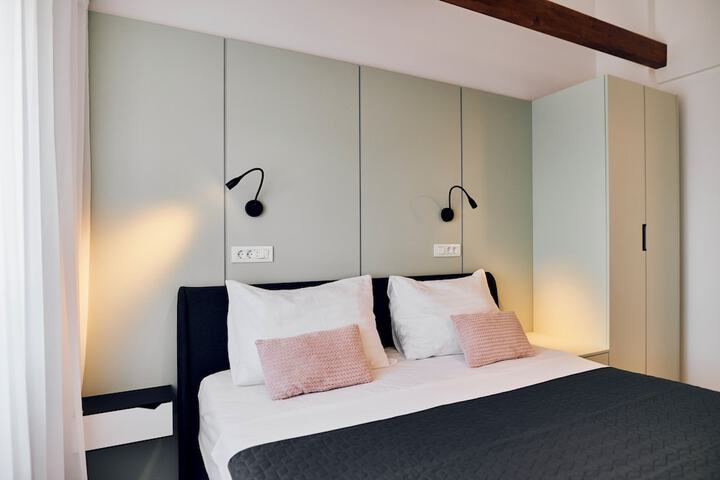 Room 9 of 62