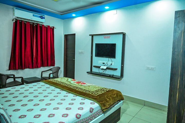 Room 7 of 8