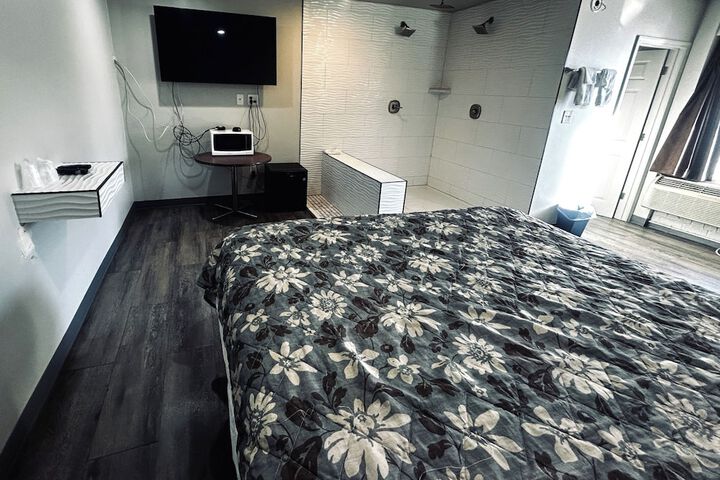 Room 9 of 29