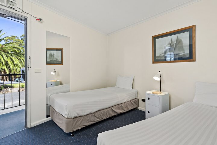 Room 4 of 116