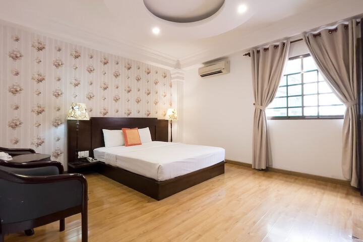 Room 12 of 33
