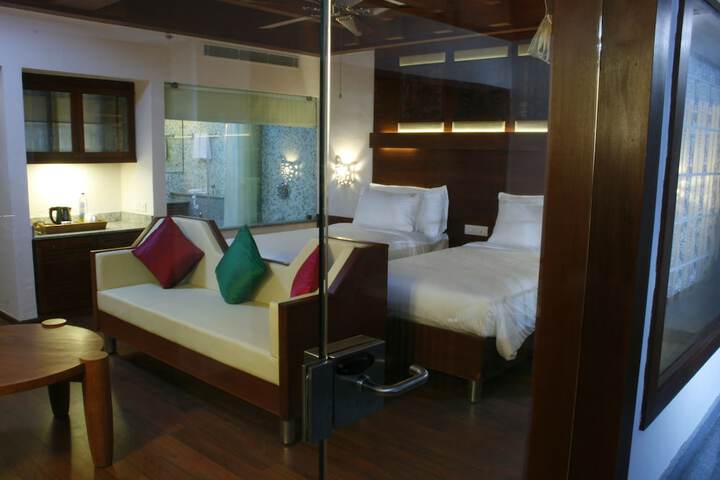 Room 5 of 97