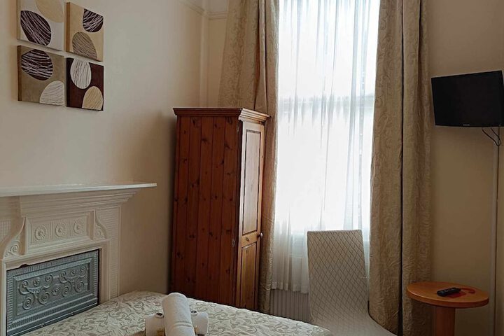 Room 106 of 283
