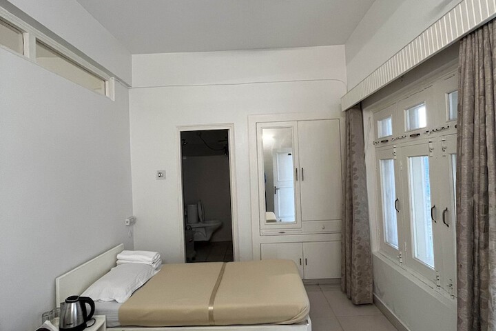 Room 15 of 113