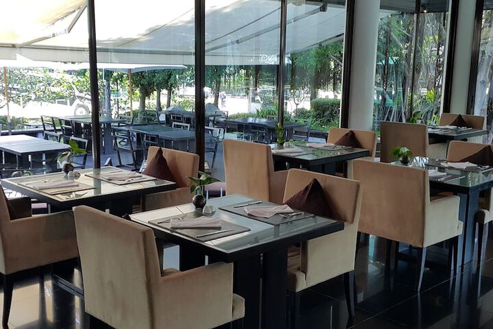 Dining 47 of 64