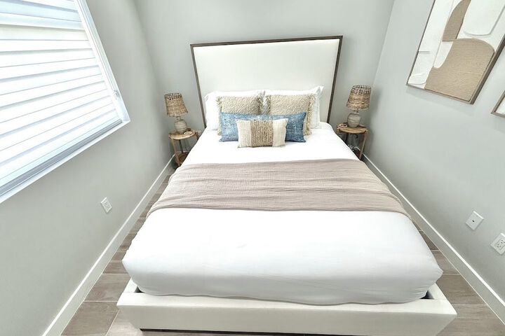 Room 32 of 172