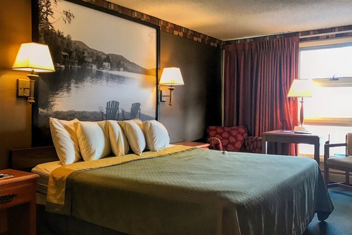 1 King Bed (1 of 18)