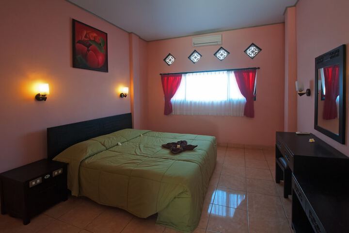 Room 8 of 37