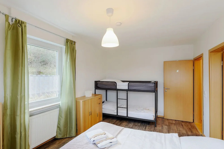 Room 4 of 13