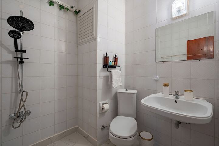 Room 12 of 28
