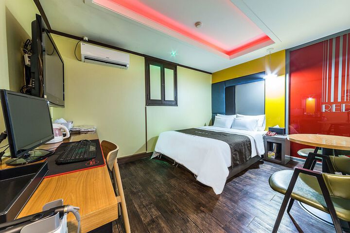 Room 2 of 75