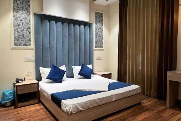 Room 4 of 10