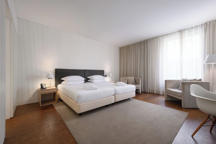 Room 43 of 153