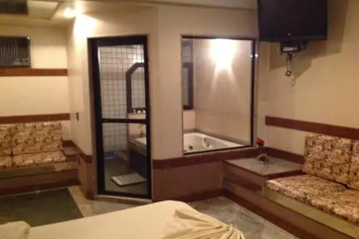 Room 2 of 9
