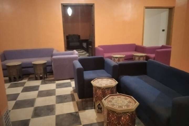 Lounge 32 of 40