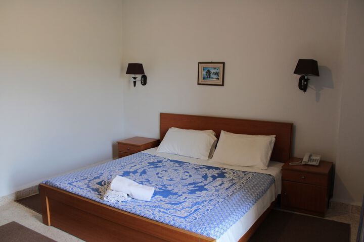Room 8 of 18