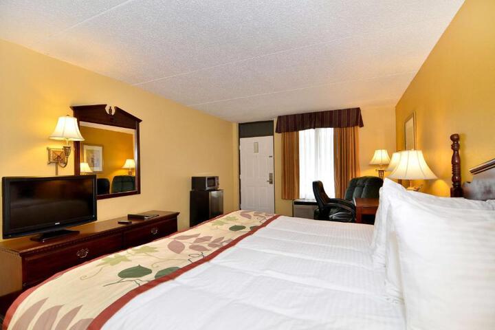 1 King Bed Upstairs High Speed Internet Accessible Microwave and Refrigerator, Continental Breakfast (1 of 16)