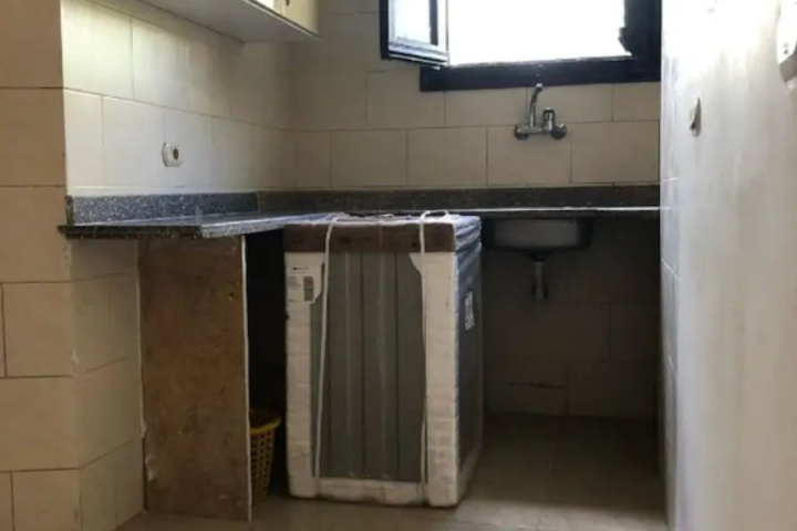 Room 8 of 18