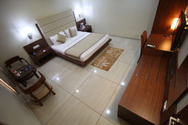 Room 28 of 39