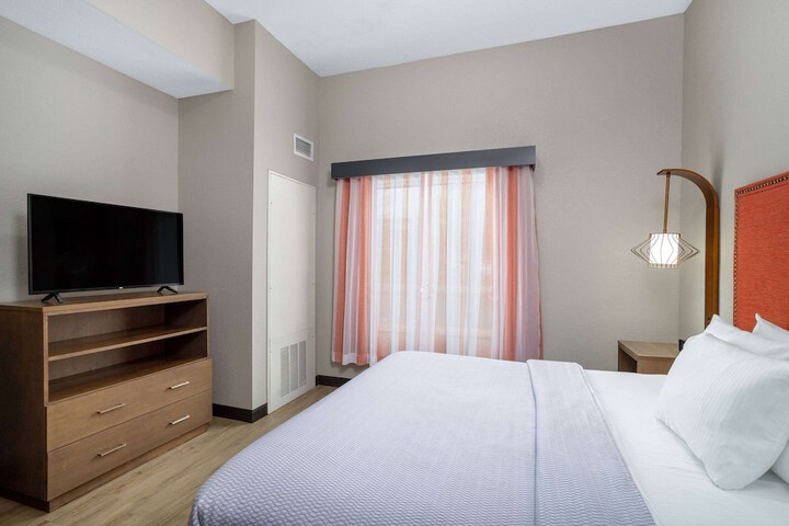 2 Queen Beds 1 Bedroom Suite (5 of 22)