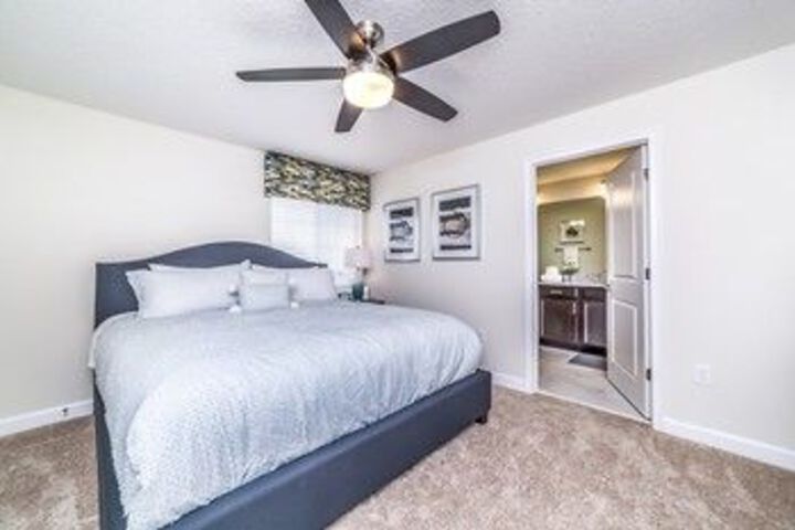 Room 11 of 30