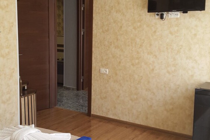 Room 7 of 34