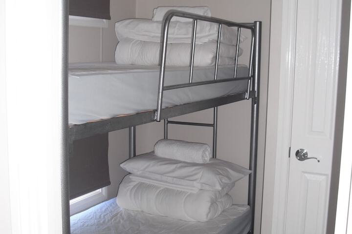 Room 28 of 142