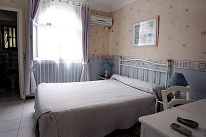 Room 6 of 10