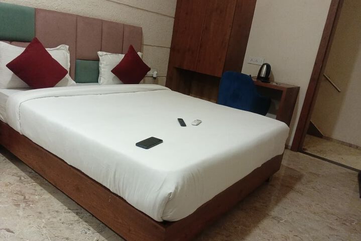 Room 4 of 10