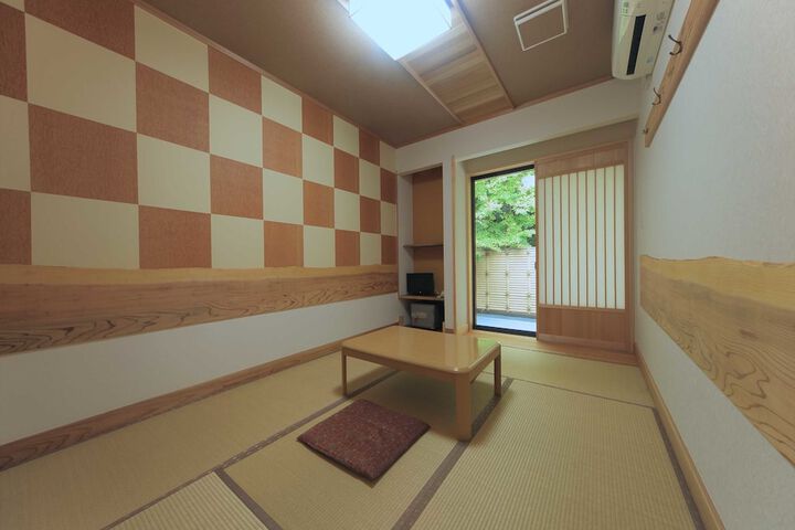 Room 19 of 83