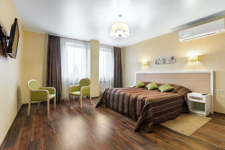 Room 3 of 74