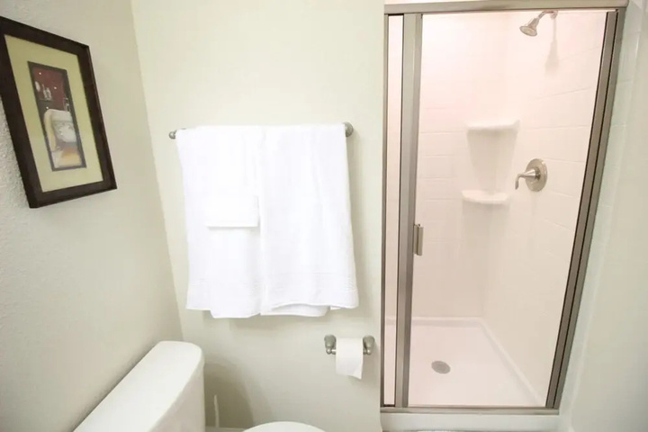 Room 9 of 33