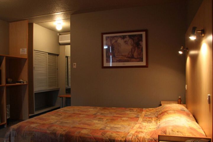 Room 5 of 17