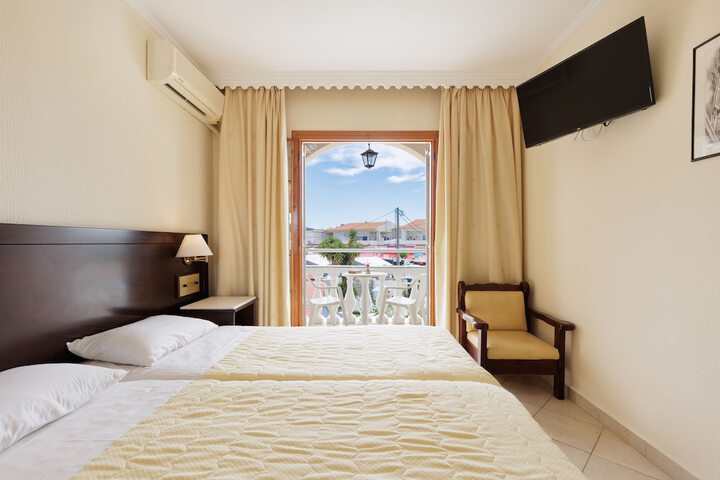 Room 8 of 39