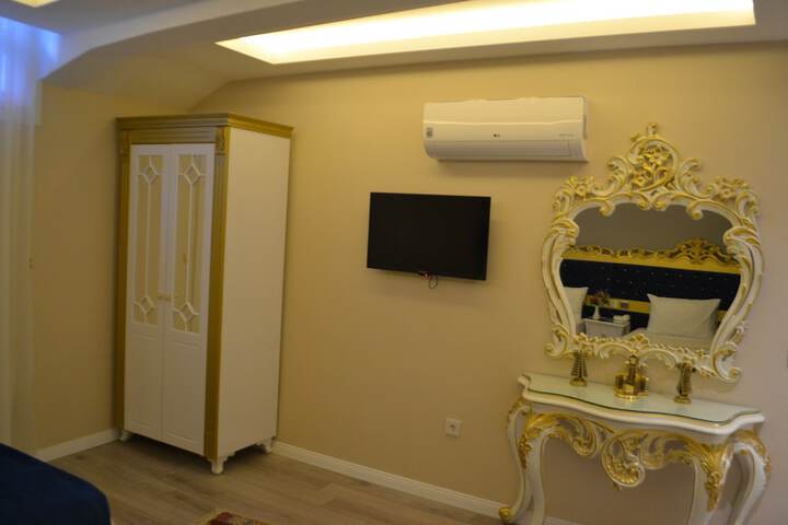 Room 17 of 74