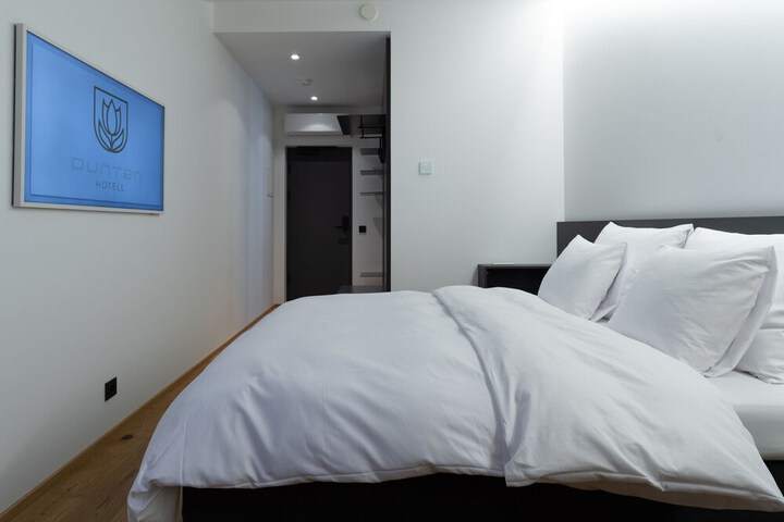 Room 30 of 47