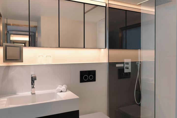Room 51 of 212