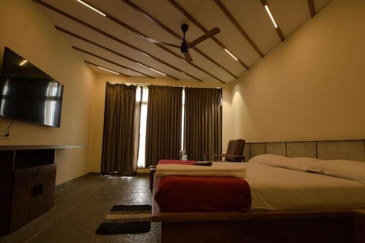 Room 4 of 11