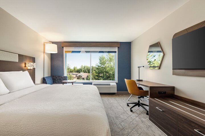 Standard King Bed Accessible (4 of 16)