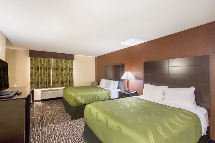 Queen Bed Accessible (8 of 18)