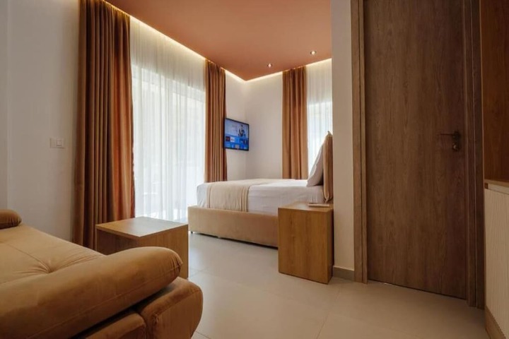 Room 4 of 43
