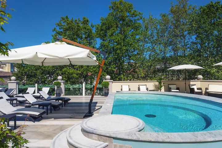 Pool 20 of 70