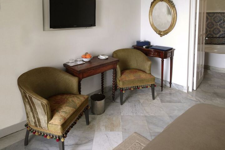 Room 16 of 65