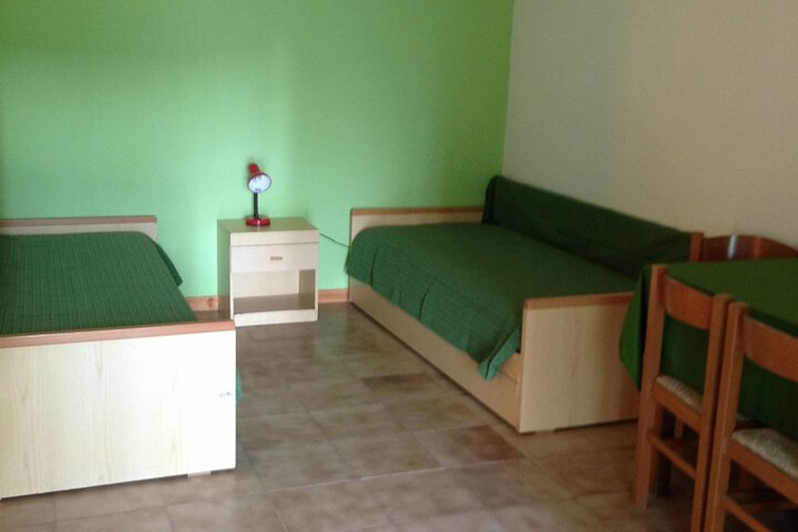 Room 8 of 65