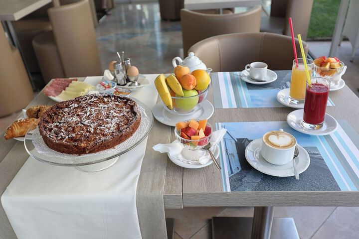 Breakfast/Coffee Service 34 of 47