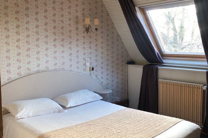 Room 27 of 46