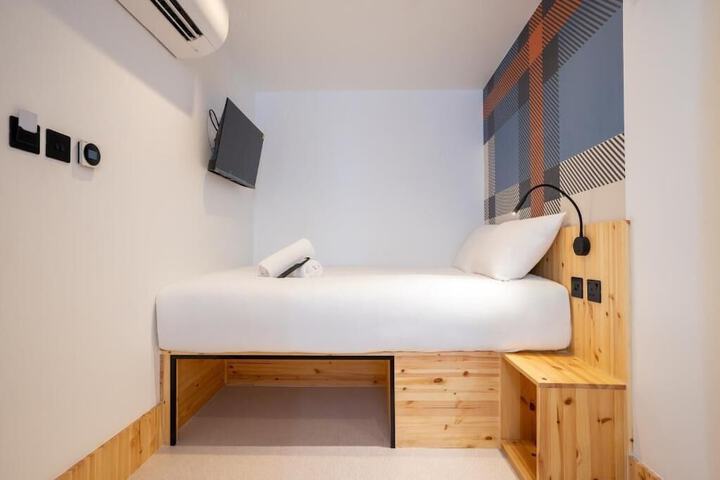 Room 3 of 43