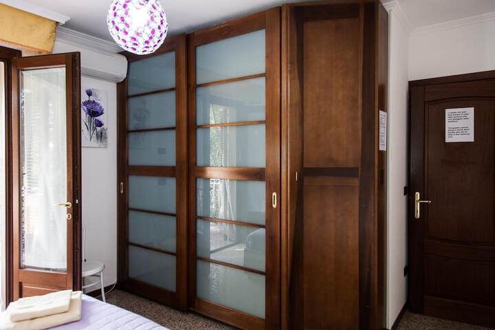 Room 11 of 39