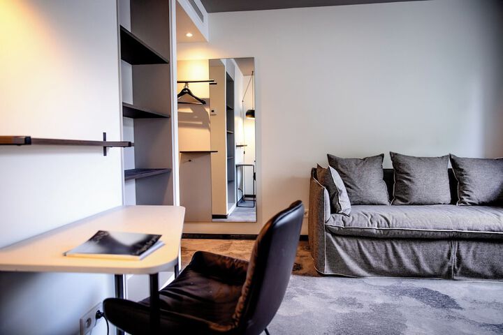 Room 13 of 44