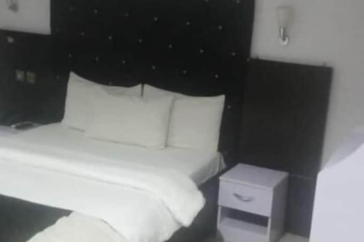 Room 21 of 35